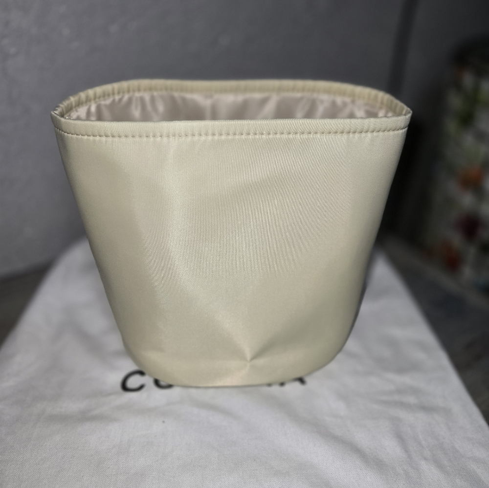 Cuyana Línea Bucket - Picture 7 of 12